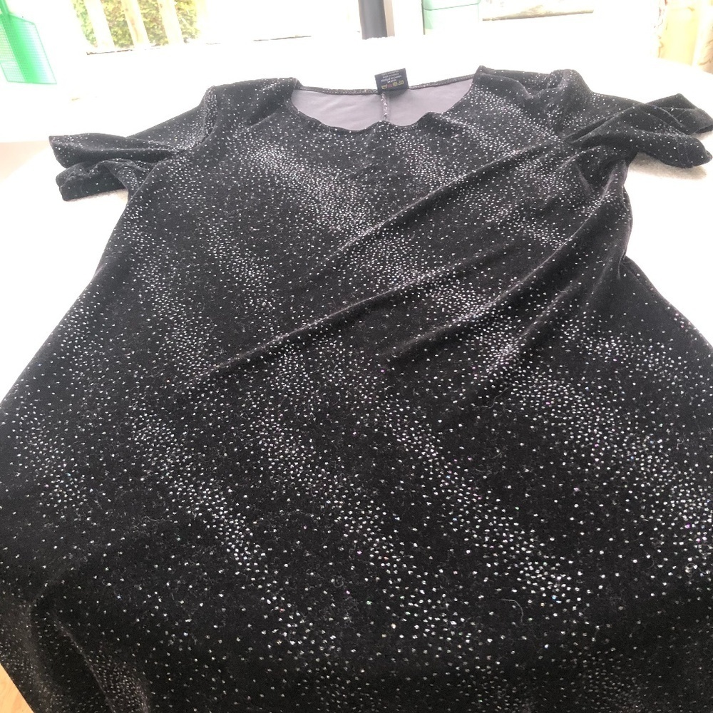 Truly classic basic xl dress, round neck, sparkles, slit, short sleeves